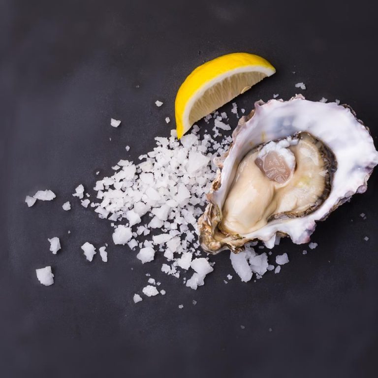 What to Expect When Ordering Raw Oysters for the First Time